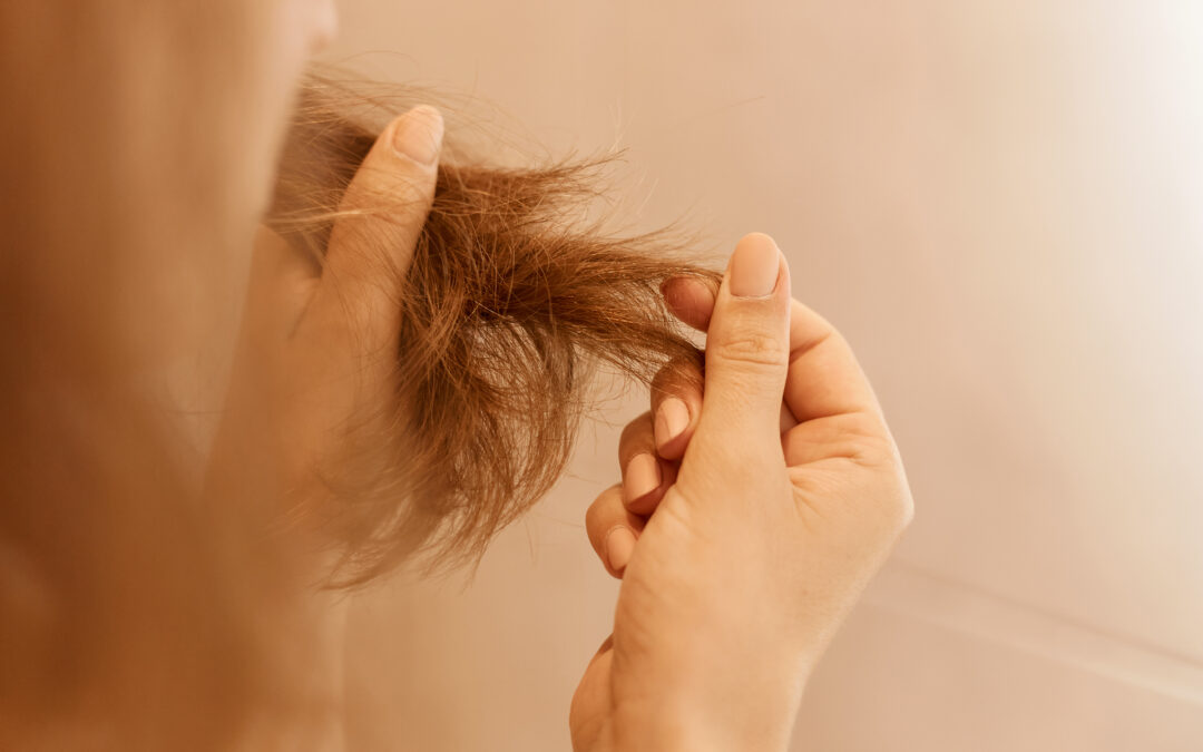 Menopausa e cabelos fracos: como reconhecer os sinais
